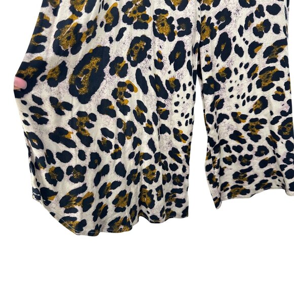 Urban Romantics Leopard Print Romper Jumsuit SZ L  Tie V Neck Flowing Silhouette - Picture 2 of 11